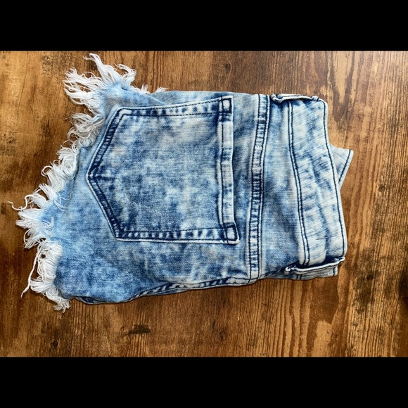 Shorts - Picture 3 of 3